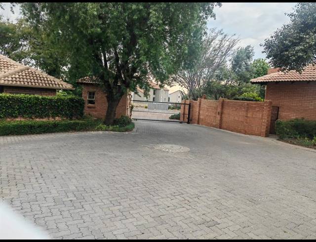 2 BEDROOM PROPERTY TO RENT IN SILVER LAKES
